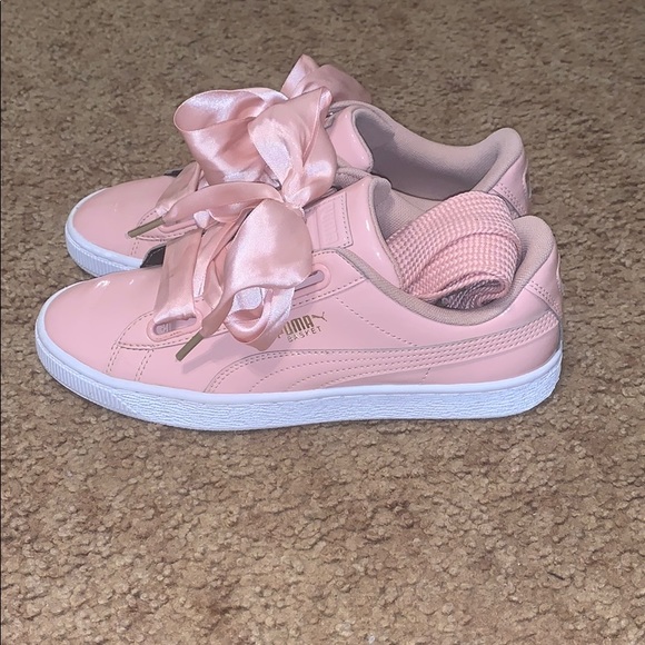 Puma Shoes - bow pumas